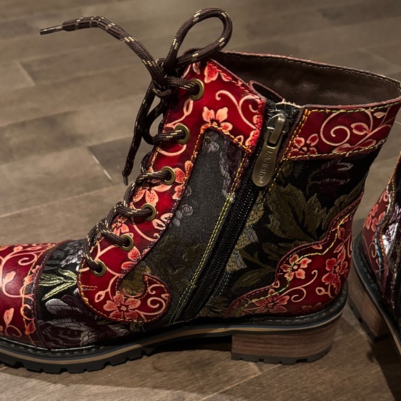 NWOB L’Artiste Fantastic Booties in Red Multi Color - Picture 4 of 6